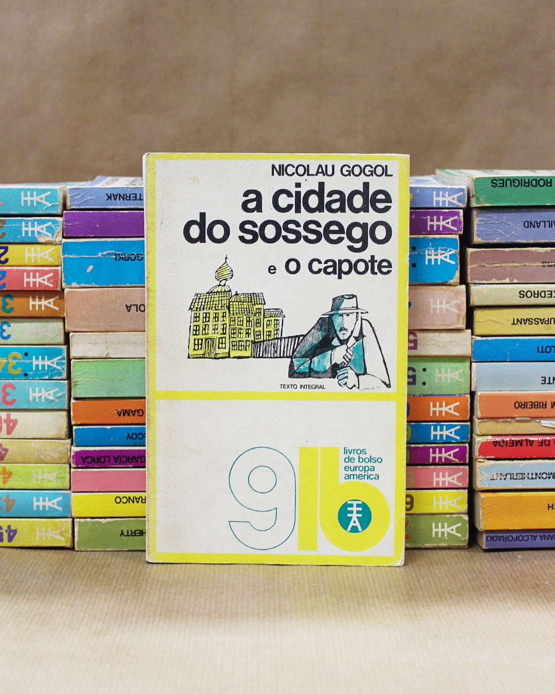 a-cidade-do-sossego-e-o-capote-llivros-de-bolso-europa-america a-cidade-do-sossego-e-o-capote-llivros-de-bolso-europa-america