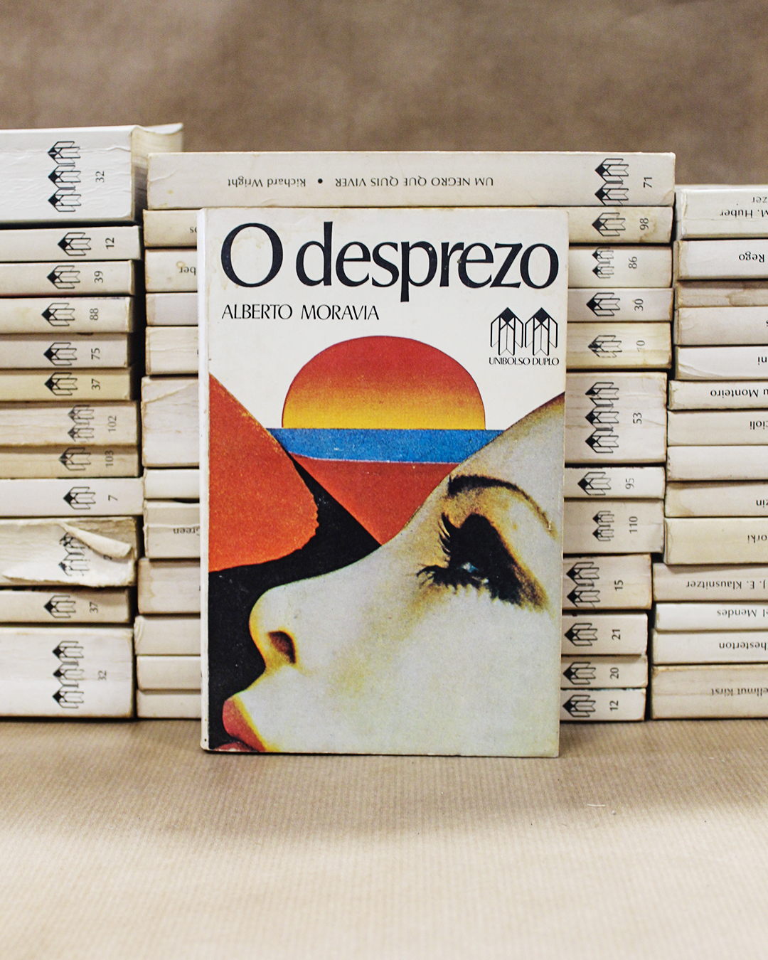 desprezo-livros-unibolso desprezo-livros-unibolso